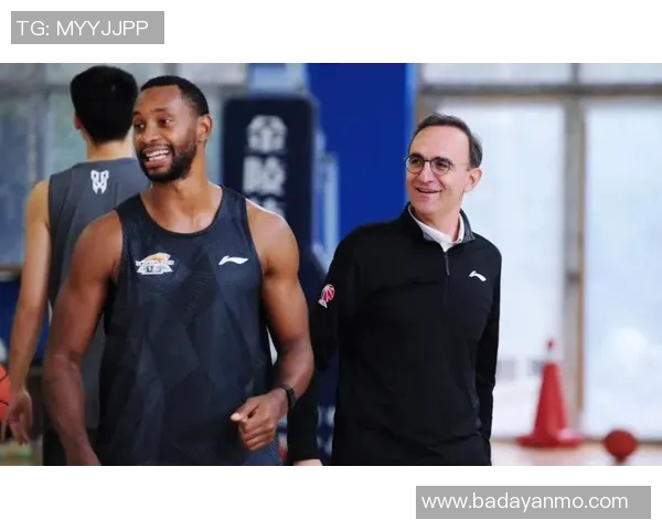 重庆羽毛球队在选拔赛中以98分稳居积分榜首位展现强劲实力